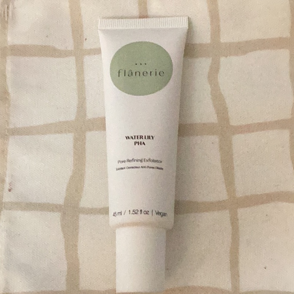 Flanerie Pore Refining Exfoliator-Waterlily PHA